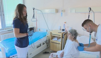 Obetovali prázdniny, aby sa dostali bližšie k pacientom. Budúci lekári zbierajú skúsenosti v nemocniciach