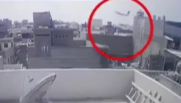 Kamera zachytila pád pakistanského airbusu, už poznajú aj príčinu nešťastia