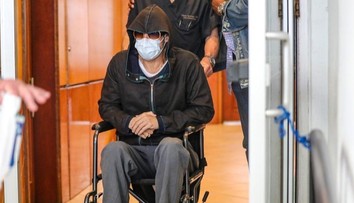 Šokujúce fotky Brada Pitta! Herca tlačili na vozíku