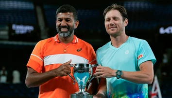 Australian Open: Bopana sa po triumfe vo finále štvorhry stal najstarším grandslamovým víťazom