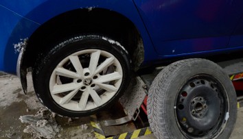 Pre vodičov sa napokon nič nemení. Pravidlá pre zimné pneumatiky ostávajú rovnaké