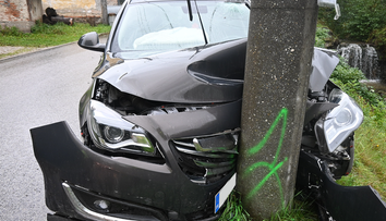 Vypil si a sadol za volant. Na mol opitého muža zastavil betónový stĺp