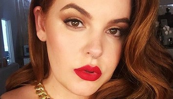 XXL modelka podporuje dojčenie na verejnosti. Táto fotka je ale kontroverzná