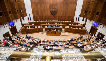 Poslanci začali rokovanie správou špeciálneho prokurátora Lipšica. Riešiť majú aj predčasné voľby z dielne Kollára