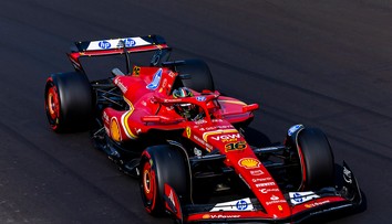 Verstappen skončil na tréningu pred VC Singapuru mimo elitnej trojky. Najrýchlejší čas mal Leclerc