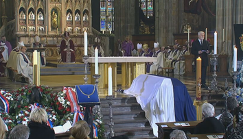 Európska šľachta, diplomati aj politici. V Prahe sa lúčili s Karlom Schwarzenbergom