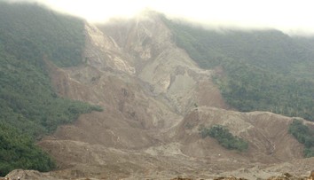 Pri zosuve pôdy v Aljaške zahynuli manželia aj dcéra. Ich ďalšie dve deti sú nezvestné