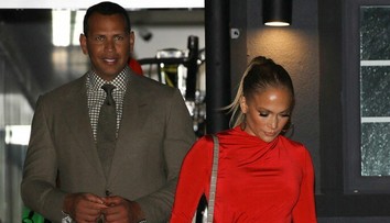 JLo ako bohyňa v červenom: Minišaty odhalili vymakané nožiská