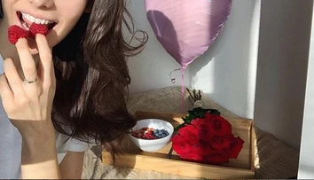 Markizáčka po boku sexy hokejistu. Tvoria krásny pár