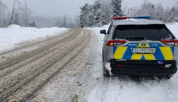 Sneh na cestách je často nepriateľom šoférov. Prečítajte si rady, ako jazdiť bezpečne