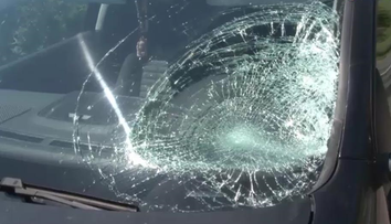 Na Srí Lanke havaroval autobus s českými turistami, zdemoloval ho vlak