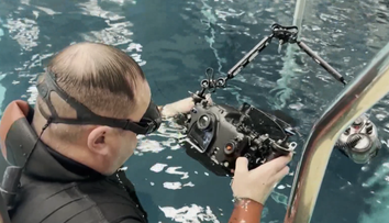 Tvorí unikátne snímky. Jaroslav fotí pod vodnou hladinou