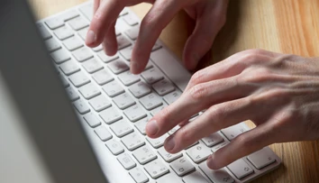 Študent z Británie poslal omylom email do USA. Zachránil tým ženu v Taliansku