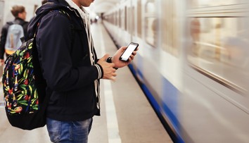 Od nedele si kúpite SMS lístky na všetky osobné vlaky. Tu je prehľad cien