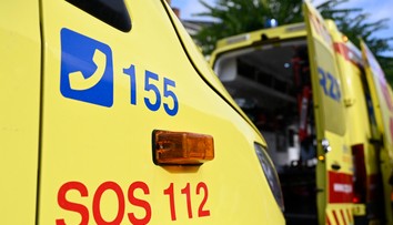 Medzi Košecou a Ladcami sa stala vážna nehoda. Zrazili sa dve osobné autá