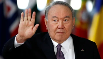 Nazarbajev opustil Kazachstan. V oficiálnych vyhláseniach už neuvádzajú hlavné mesto ako Nur-sultan