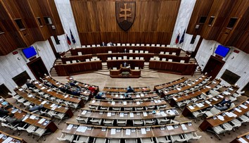 Referendum o vojenských základniach nateraz nebude, poslanci návrh zamietli