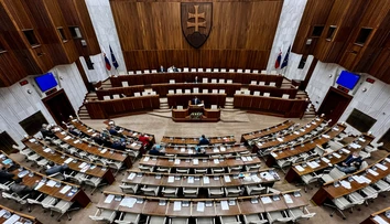 Referendum o vojenských základniach nateraz nebude, poslanci návrh zamietli