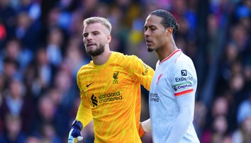 Za Liverpool nečakane debutoval český gólman, tím potvrdil vedúcu pozíciu. Arsenal a City však nezaostali