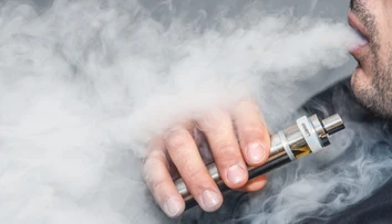 Mužovi explodovala vo vrecku elektronická cigareta. Popáleniny má takmer na celej nohe