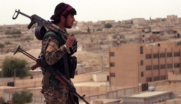 Padla posledná bašta Islamského štátu. Sýrske demokratické sily prenikli v Rakke na štadión