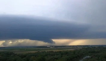 Cez Záhorie prechádzala silná búrka, vykazovala aj supercelárne črty