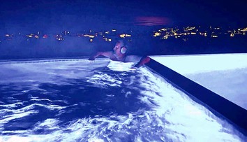 Zlom v prípade úmrtia Matthewa Perryho: Americké úrady obvinili päť ľudí vrátane dvoch lekárov