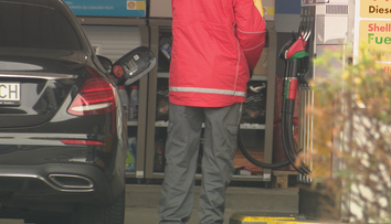 Nafta, benzín aj plyn sa zrejme nevyhnú vyššej dani. Majitelia elektroáut sa dočkajú zvýhodnenia