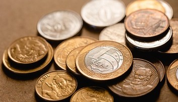 Brazílska modelka vrátila peniaze bývalému priateľovi kreatívnym spôsobom. Vyplatila ho mincami