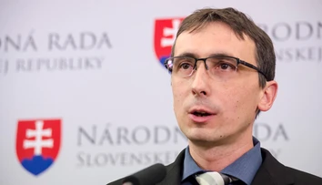 Vláda odvolala námestníka pozemkového fondu. Sám odísť nechcel, nový šéf mu však nedôveroval