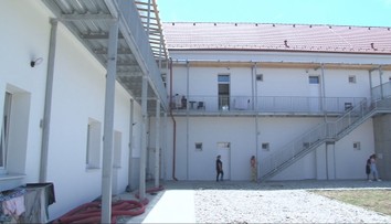 Ruinu po neplatičoch prestavali. Kto tam chce bývať, musí si to zaslúžiť