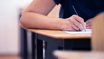 Ukončili ste strednú školu a chcete získať tisíce eur? Podľa ministerstva školstva už nemáte veľa času