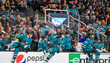 NHL po zranení rozhodcu zavádza nové pravidlo. Týka sa „zlozvyku“ hráčov pri striedaní