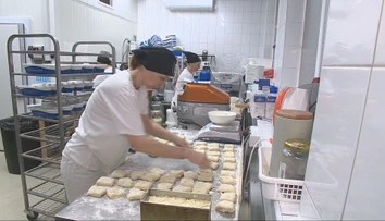 Aby sme mali ráno čerstvý chlieb, oni pracujú celú noc. S kamerou sme nazreli do pekárne