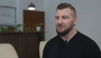Po vážnej nehode prišiel o obe nohy. Odhodlanie ho dostalo až na kulturistické pódiá