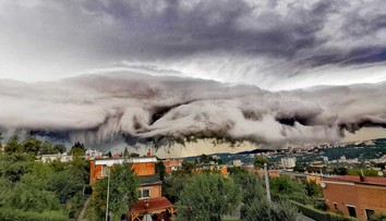 VIDEO: V blízkosti našich hraníc vznikol hrozivý oblak. Ľudia ho prirovnali k Mordoru