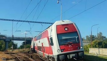 Medzi Šuranmi a Podhájskou sa vykoľajil osobný vlak, našťastie v nízkej rýchlosti
