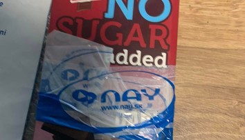 Slovák si zo známeho obchodu kúpil iPhone, no prišli mu len čokolády. Predajca netuší, kde sa stala chyba