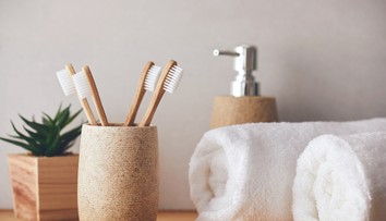 Myslíte si, že zubná kefka nepotrebuje špeciálnu starostlivosť? Výsledky štúdií vás presvedčia o opaku