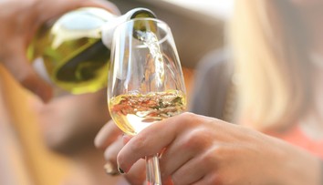 Mali ste v poslednej dobe viackrát pohár vína na uvoľnenie? Možno spôsobil aj niečo viac