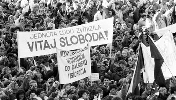 Vedia, že sa štrngalo kľúčmi, no netušia prečo. Mladí o revolúcii a totalite často veľa nevedia