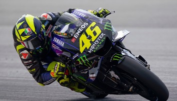 Legendárny pretekár Valentino Rossi sa rozlúči s kariérou vo Valencii