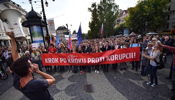 V Bratislave sa pochodovalo proti korupcii, Fico neprišiel. Poslal list