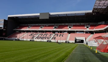 Omša venovaná klubu či fanúšikovia s tetovaniami hráčov. Spartak opäť pozýva do zákulisia
