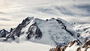 Ľad na najvyššom vrchu Európy sa rýchlejšie topí. Ľadovec môže zavaliť celú obec v údolí