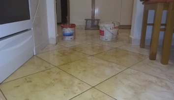 Splašky im vyrážajú do bytov. O starú kanalizáciu v Považskej Bystrici sa nikto nestará