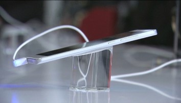 Globálne dodávky smartfónov vo februári padli najvýraznejšie v celej histórii