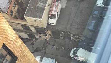 VIDEO: Na Manhattane sa zrútilo nadzemné parkovisko, jeden človek zomrel