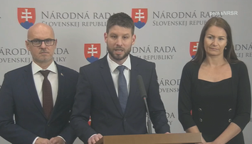 Ficovej vláde budeme pod kolená hádzať všetky polená, vyhlásil Šimečka. Opozícia zvoláva ľudí na protest