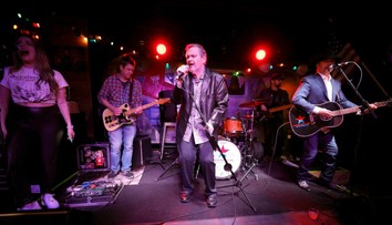 Zomrel spevák, ktorý naspieval jednu z najkrajších balád všetkých čias